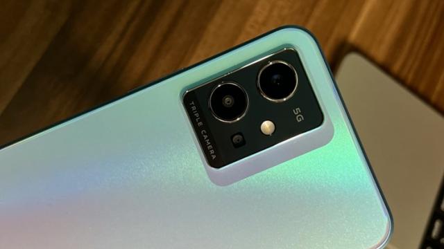 <b>vivo T1 5G apare în imagini reale înainte de lansare; Vedem și mostre foto</b>Cu pași repezi ne apropiem și de lansarea lui vivo T1 5G, smartphone de buget care vine în aceeași zi cu Samsung Galaxy S22, adică miercuri pe data de 9 februarie. În așteptarea debutului descoperim astăzi o serie de fotografii reale cu noul