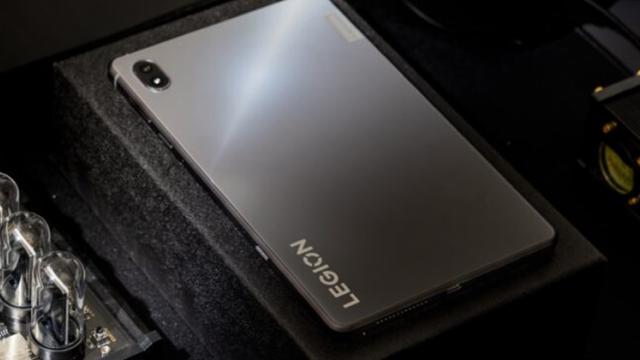 <b>Tableta de gaming Lenovo Legion Y700 primește un nou teaser; Are baterie de 6550 mAh și se încărcă rapid, la 45W</b>Cererea de tablete a crescut destul de mult în ultimii doi ani, cauzele fiind pandemia și faptul că mulți oameni aveau nevoie de dispozitive portabile pentru cursuri și muncă online. Deși au existat tablete cu specificații de top, nu a debutat nici măcar