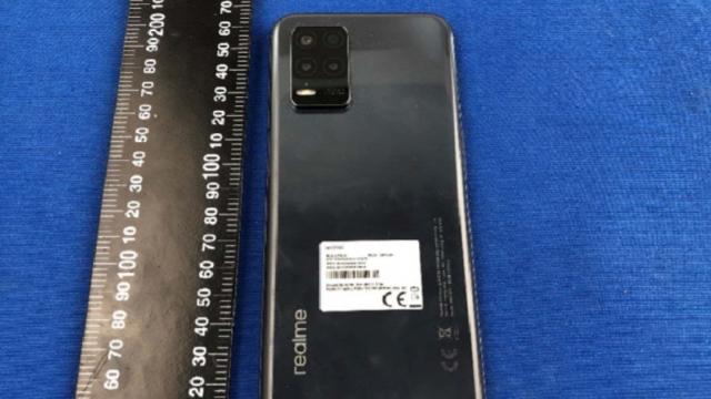 <b>realme 9 5G îşi dezvăluie specificaţiile complete: cameră quad cu senzor de 48 MP, CPU Dimensity 810 5G</b>realme a pornit lansările din cadrul seriei realme 9 cu realme 9i, iar acum aşteptăm să vină şi realme 9 şi realme 9 Pro, ba chiar şi un realme 9 Pro+. Ele nu sunt singure, deoarece doar în ultima lună un realme 9 5G a apărut în fotografii reale