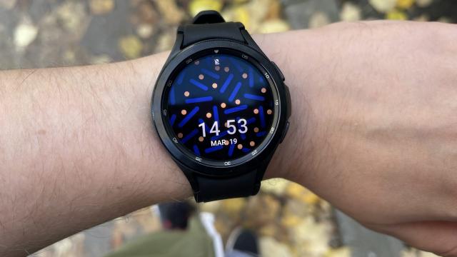 <b>Samsung va oferi 4 ani de actualizări OS și pentru smartwatch-uri; Galaxy Watch 4 sunt eligibile pentru noua politică de update-uri</b>Samsung a organizat ieri seară (9 februarie 2022) primul eveniment Unpacked din 2022, un show care s-a lăsat cu nu mai puțin de 6 noi dispozitive lansate pe piață, de la trioul de telefoane Galaxy S22 și până la trioul de tablete Galaxy