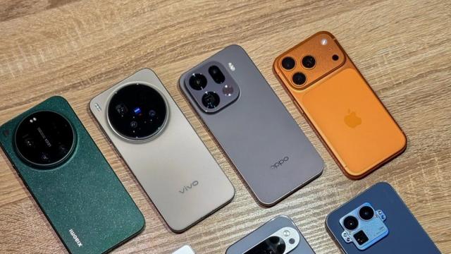 <b>Unul din patru utilizatori de smartphone folosește un iPhone: 25% din telefoanele active la nivel global sunt Apple</b>Apple continuă să domine piața smartphone-urilor, conform celor mai noi date publicate de Counterpoint Research. Mai exact, raportul din 2025 publicat recent arată că unul din patru smartphone-uri active la nivel global este un iPhone. Vorbim despre