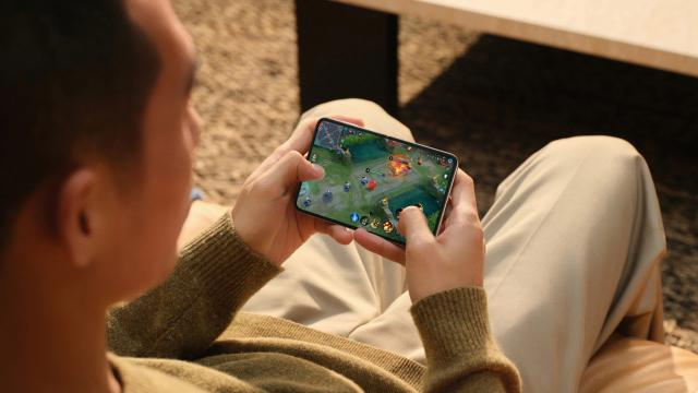 <b>HUAWEI vrea să lanseze înaintea celor de la Apple noul format de pliabil lat, inaugurat de Pura X2</b>Pare că formatul vedetă al anului 2026 în zona de pliabile va fi cel "lat". Modelele precum Flip și Fold nu mai sunt la modă acum că Apple vrea să își lanseze primul pliabil care se va diferenția de ce am văzut până acum, având 