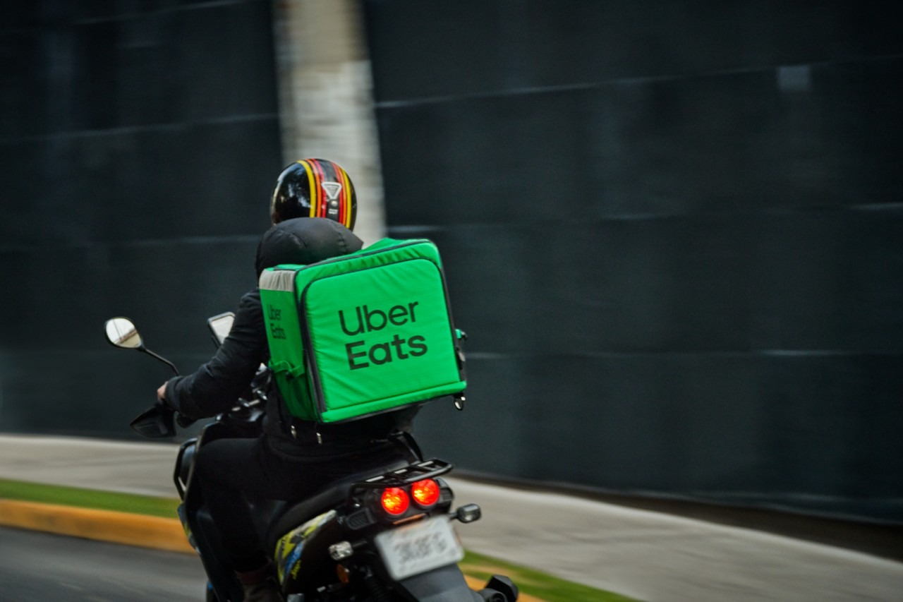 Uber Eats revine pe piața locală; România reintră în strategia europeană de extindere a Uber