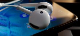 Allview Soul X7 Pro: Acustică mono, cu volum şi bas OK, căşti stil EarPods