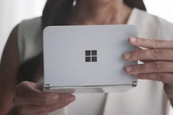 Microsoft Surface Duo ar putea debuta chiar luna viitoare; Se dorește lansarea pliabilului înainte de Galaxy Fold 2