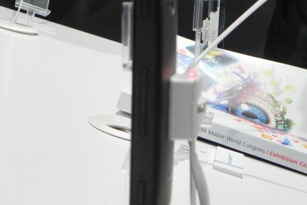 MWC 2012: Sony Xperia U preview - varianta mai mică a lui Xperia S (Video)