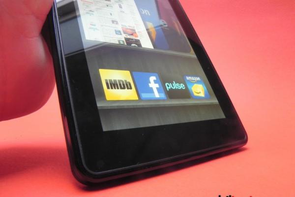 Review Amazon Kindle Fire - hardware modest, experiență fluidă și potențial mare (Video)