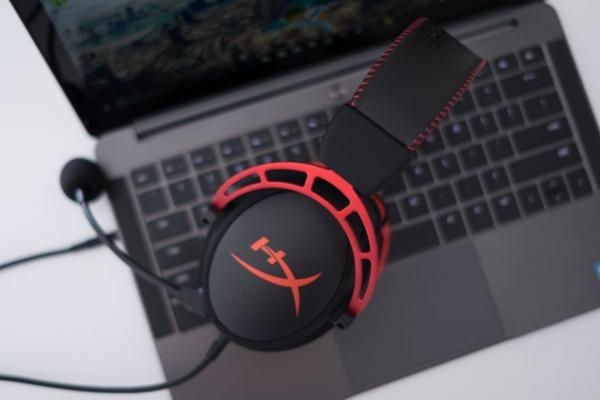 Mini Turul Magazinelor #47: Căşti gaming HyperX Cloud Alpha la super preţ, Galaxy S9 şi iPhone 8 Plus la preţuri OK