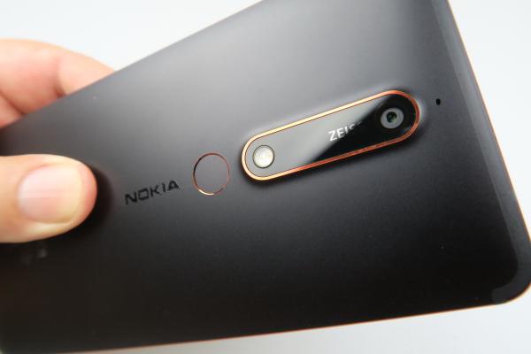 Nokia 6.1: Camera cu multe bube, doar selfie Bokeh şi prim planurile salvează