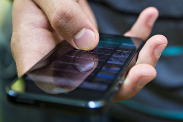 Cum au evoluat display-urile telefoanelor mobile în ultimii ani: de la TFT la LCD, IPS, AMOLED si Super AMOLED curbat, bretoane și pliabile