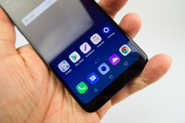 LG Q7: OS, UI, aplicaţii bazate pe Android 8.1.0 Oreo, varianta LG UI