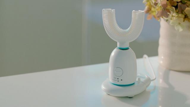 <b>(P) Babahu X1 este o periuţă de dinți hands free, cu algoritmi AI; E deja hit pe Indiegogo</b>Platformele de crowdfunding precum Indiegogo reprezintă locurile în care uneori putem descoperi device-uri inedite, precum este cazul acestei periuțe de dinți electrice intitulată Babahu X1. Gadget-ul de față este de tip hands-free, ceea ce 