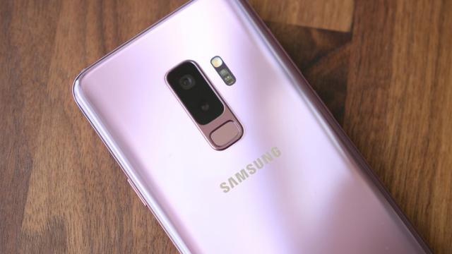 <b>Samsung Galaxy S10+ în varianta cu cipset Exynos 9820 apare în AnTuTu cu un scor de peste 300000 puncte</b>Am ajuns în punctul în care apar și benchmark-uri pentru noile terminale Galaxy S10, modele pe care le așteptăm lansate în cadrul unui eveniment special ce va avea loc în New York înainte de startul târgului de tehnologie MWC din Barcelona