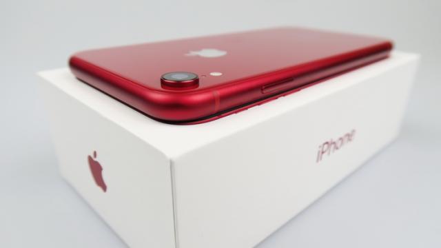 <b>Apple afirmă că vânzările lui iPhone XR merg bine, fiind cel mai popular model din portofoliul actual</b>Declarațiile din jurul noilor modele iPhone ce țin de vânzări sunt destul de ciudate, asta pentru că pe de o parte avem vești cu privire la reducerea producției, estimări reduse din partea analiștilor și pe de altă parte declarații oficiale