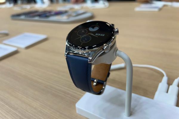 IFA 2022: HONOR Watch GS 3 hands on - ceas inteligent elegant, cu 100 moduri sport, corp din oţel inoxidabil (Video)