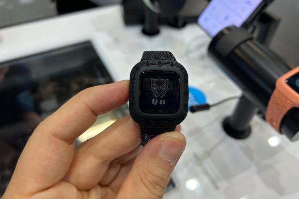 IFA 2022: Garmin vivofit Jr. 3 Marvel hands-on - ceas pentru copii cu activităţi distractive, tematică Marvel (Video)