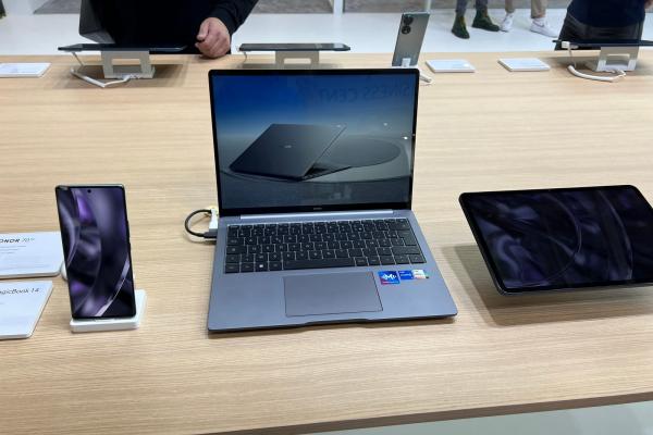 IFA 2022: HONOR MagicBook 14 hands-on - laptop axat pe "work and play", compact, cu versiune RTX 2050