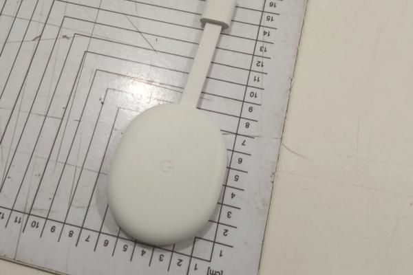 Google Chromecast 2022 va fi mai ieftin şi îl vedem în primele fotografii