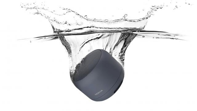 <b>IFA 2022: HMD Global prezintă boxa Nokia Portable Wireless Speaker 2 și căștile Clarity Earbuds 2 Pro</b>Pe lângă telefoanele Nokia C31, Nokia G60, Nokia X30 5G și tableta Nokia T21, cei de la HMD Global au adus în cadrul IFA 2022 și câteva purtabile, în cazul de față fiind vorba despre o pereche de căști wireless accesibile și despre o boxă