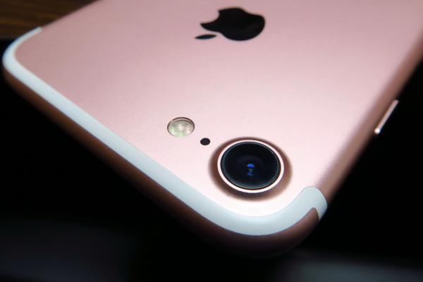 iPhone 7: Cameră cu mai multă lumină decât predecesorul, plus extra stabilizare