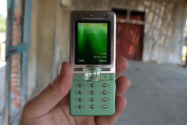 RETROreview Sony Ericsson T650: candybar metalic, cu funcţii muzicale excelente, butoane anapoda