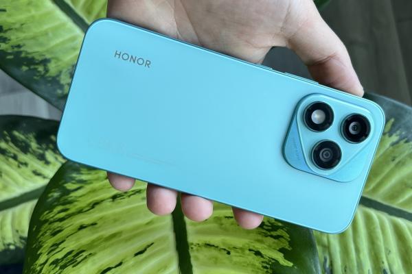 HONOR 400 Lite: Design slim, tineresc, cu o construcție robustă, în ciuda taliei înguste