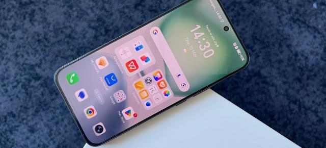 Honor 400: Avem display mai mic, foarte luminos și care te scapă de răul de mișcare în mașină