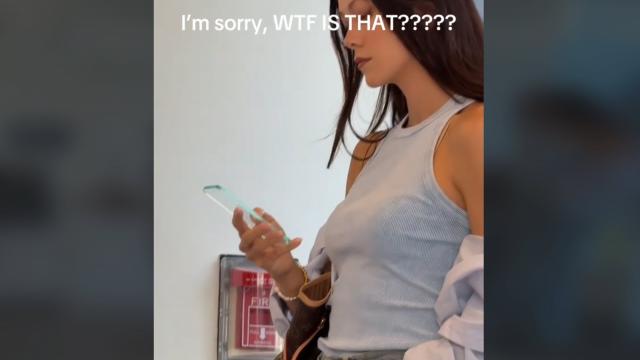 <b>Telefonul transparent există? Femeie filmată în timp ce „butona” un dispozitiv misterios în San Francisco</b>S-a întâmplat într-o zi aparent banală, într-un Chipotle din San Francisco. O femeie a fost surprinsă într-un clip viral TikTok, stând la coadă și... scrollând pe ceva ce pare un telefon, dar care nu are ecran, nu are carcasă, nu are