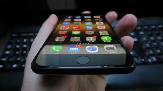 <b>Apple declară iPhone 7 Plus și iPhone 8 (64/256 GB) ca fiind Vintage; lista cu modele fără suport este în creștere</b>Apple a actualizat oficial lista de modele Vintage, iar noutățile vizează iPhone 7 Plus și două dintre cele mai populare variante de iPhone 8 – cele cu 64 și 256 GB. Dispozitivele trec astfel într-o zonă în care mai pot fi reparate oficial, dar doar dacă 