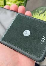 Motorola razr 60 Ultra Unboxing: „tableta Flip” cu ecran de 7 inch, secretar Moto AI, 3 camere de 50 MP cu nuanţe trademark Moto