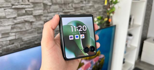 Motorola razr 60 Ultra: OS, UI cu Moto AI în frunte, acum mai productiv şi cu buton dedicat