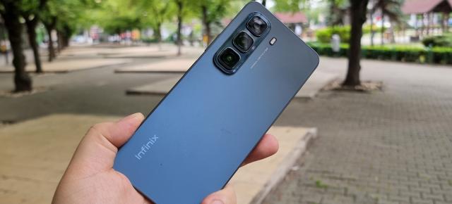 Prezentare Infinix Hot 50 4G - Pachet complet sub 800 de lei, cu design atrăgător și multe accesorii la pachet