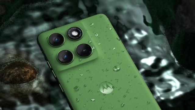<b>Seria edge 60 primește noutăți; Motorola edge 60 și edge 60 Pro sunt acum oficiale și au certificare IP69, display-uri quad-curbate, baterii mai mari</b>Pe lângă smartphone-ul pliabil razr 60 Ultra cei de la Motorola au anunțat pe final de lună aprilie și noutăți în seria edge 60, în cazul de față fiind vorba despre modelele edge 60 și edge 60 Pro care se remarcă prin display-uri curbate