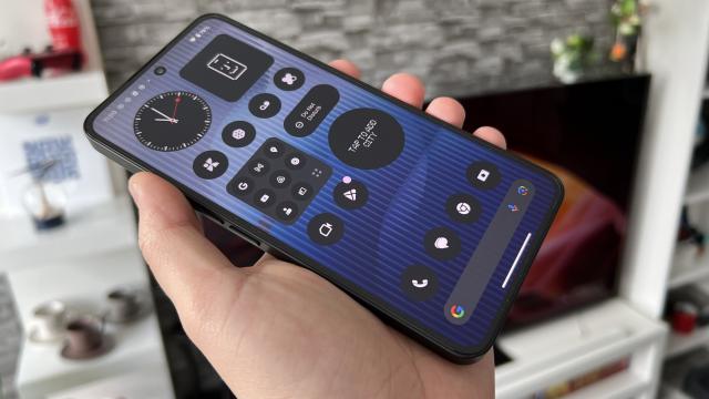 <b>Nothing Phone (3a) şi (3a) Pro au primit o actualizare importantă de cameră; Ce e nou?</b>Nothing Phone (3a) şi (3a) Pro au văzut lumina zilei la Mobile World Congress 2025, în Barcelona, într-un club select, la malul mării. Recent a sosit în redacţie şi Nothing Phone (3a) Pro, iar recenzia să va fi postată în curând. Până atunci aflăm că..