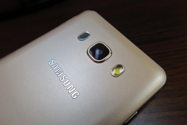Samsung Galaxy J5 (2016): Camera peste cea a lui Galaxy A3 (2016), multe modele din China