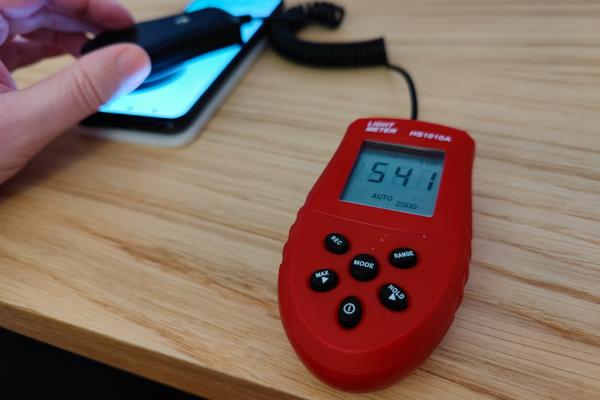 Luminozitate display Redmi Note 11 și ecranul văzut la microscop