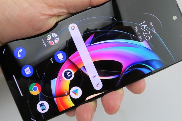 Motorola Edge 20 Lite: OS, UI, aplicaţii stock Android 11, cu Ready For şi My UX