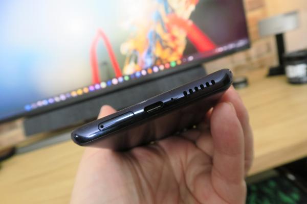 Motorola Edge 30 Pro: Baterie cu aşteptări mari, dar fără a livra pe deplin
