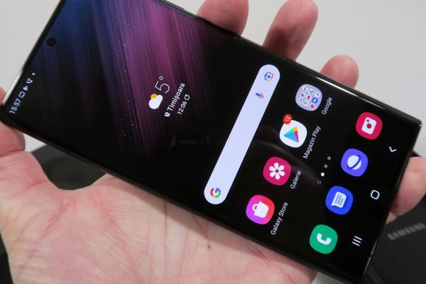 Samsung Galaxy S22 Ultra 5G: Display aproape de perfecţiune, nu ştim ce îi lipseşte