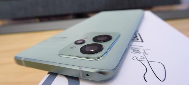 realme GT2 Pro Unboxing: cel mai interesant telefon cu procesor Snapdragon 8 Gen 1, inspirat de arta hârtiei