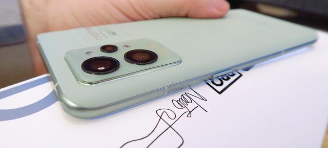 realme GT2 Pro: Design tribut pentru hârtie şi imitaţia de hârtie, o abordare ecologică