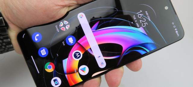 Motorola Edge 20 Lite: OS, UI, aplicaţii stock Android 11, cu Ready For şi My UX