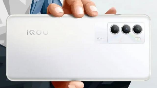 <b>iQOO Neo6 va fi un flagship cu procesor Snapdragon 8 Gen 1, ecran de 120 Hz şi va sosi în aprilie</b>iQOO, sub-brandul celor de la vivo e în continuare aşteptat în Europa, asta pentru că e un performer în China şi în restul Asiei. Include telefoane de gaming şi terminale co-branduite BMW Seria M. Următorul flagship din serie ar putea fi iQOO