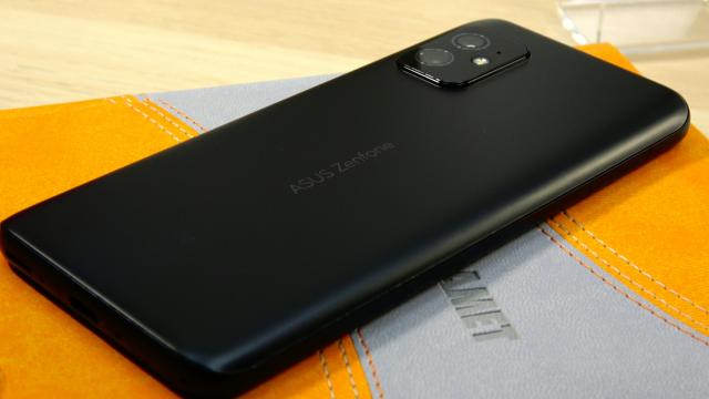 <b>Turul Magazinelor #1075: Cele mai mici preţuri la ZenFone 8 şi Galaxy A52s, Honor 50 Lite, o raritate în România </b>Încă o zi, încă un Tur al Magazinelor, de această dată unul care profită de ultimele ore de Stock Busters la eMAG. Am găsit în episodul #1075 cele mai mici preţuri pentru mignonul ASUS ZenFone 8, dar şi pentru hitul midrange al anului 2021