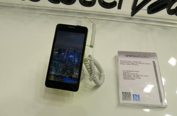MWC 2013: Alcatel One Touch Idol Ultra hands on, un smartphone arătos și foarte subțire (Video): alcatel_one_touch_idol_ultra_1jpg.jpg