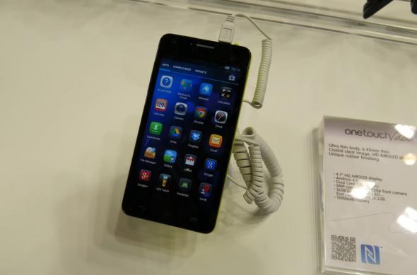 MWC 2013: Alcatel One Touch Idol Ultra hands on, un smartphone arătos și foarte subțire (Video): alcatel_one_touch_idol_ultra_4jpg.jpg