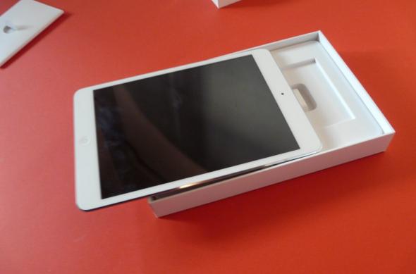 iPad Mini unboxing Mobilissimo.ro - scoatem din cutie o tabletă Apple inedită (Video): p1300746jpg.jpg