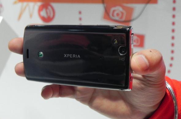 MWC 2011: Sony Ericsson Xperia Arc, bazat pe tehnologia Bravia (Video): dscn3300jpg.jpg