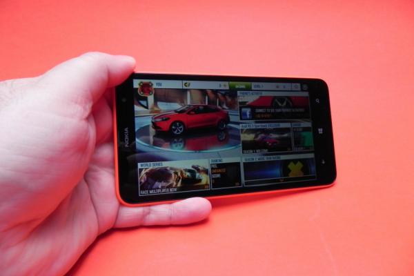 Nokia Lumia 1320 Review: terminal de gaming accesibil... dar fără jocuri; Ecran bun, acustică slabă și o giga baterie (Video)