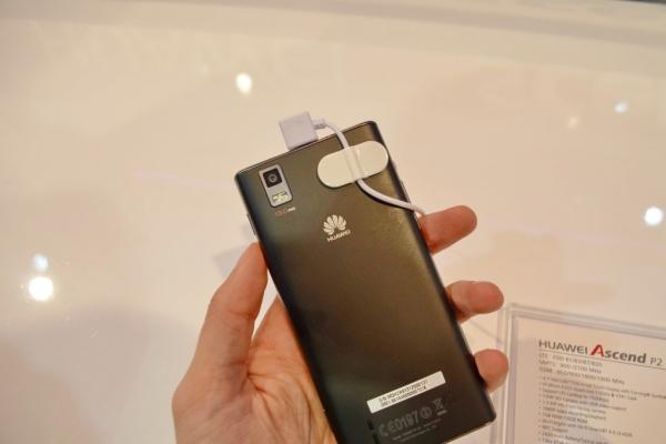 MWC 2013: Huawei Ascend P2 hands on preview În Barcelona (Video)